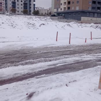 Yoğun Kar Yağışında Uygun Olmayan Lastiklerle Sınav Mağduriyeti