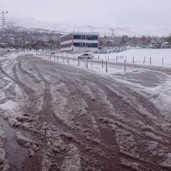 Yoğun Kar Yağışında Uygun Olmayan Lastiklerle Sınav Mağduriyeti