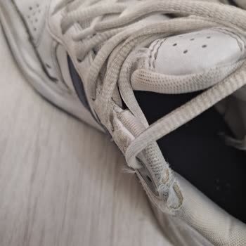 Adidas Ayakkabı Kısa Sürede Yırtıldı Ve Çatladı