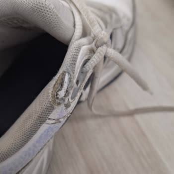 Adidas Ayakkabı Kısa Sürede Yırtıldı Ve Çatladı