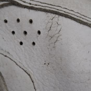 Adidas Ayakkabı Kısa Sürede Yırtıldı Ve Çatladı