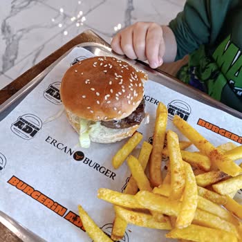 Çocuk Menüsü Fiyasko: Minik Hamburger, Büyük Hayal Kırıklığı