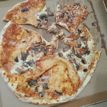 Sipariş Edilen Pizzanın Beklenmedik Görünümü