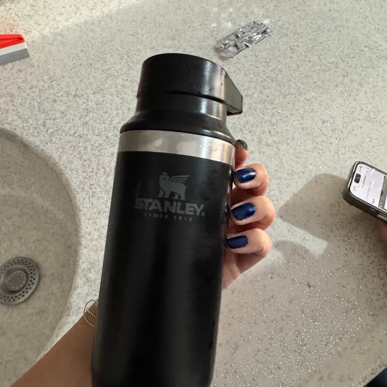 Stanley Termos: Ömür Boyu Garanti Mi, Göz Boyama Mı?