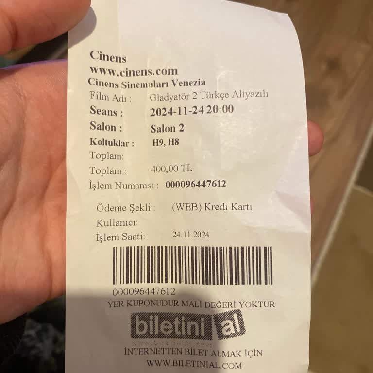 Sinema Salonunda Bozuk Yansıtıcılar Ve Uyarı Eksikliği