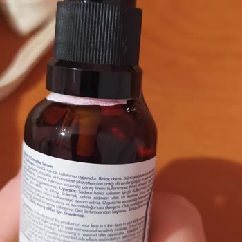 Serum Ambalajında Gizemli Pembe Kalıntı