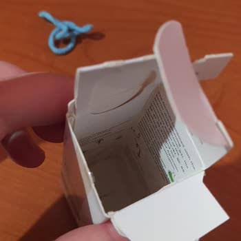 Serum Ambalajında Gizemli Pembe Kalıntı