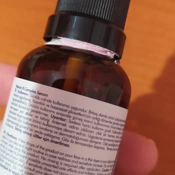 Serum Ambalajında Gizemli Pembe Kalıntı