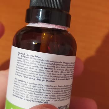 Serum Ambalajında Gizemli Pembe Kalıntı