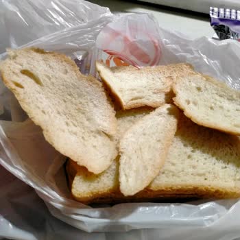 Kahvaltıda Taş Gibi Ekmek Şoku