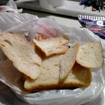 Kahvaltıda Taş Gibi Ekmek Şoku