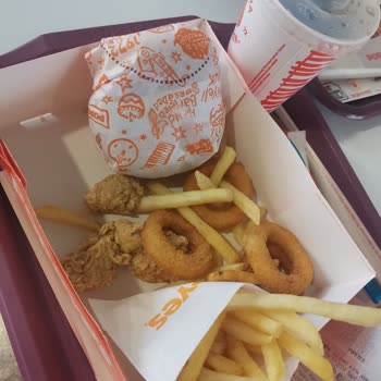 Popeyes Menü Görselleri Ve Kötü Muamele İle Yanıltıyor