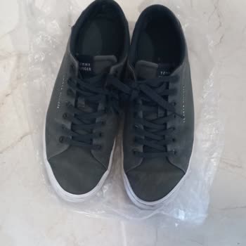 Tommy Hilfiger Ayakkabıda Renk Solması Ve Yan Açılma Sorunu