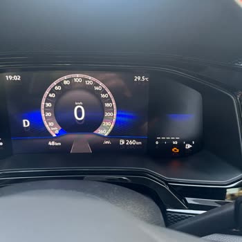 Volkswagen Taigo: Индикатор двигателя горит с момента покупки