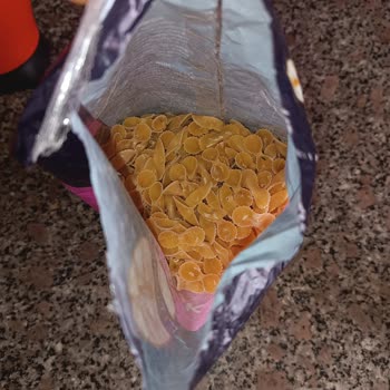 BİM'den Alınan Makarna Böceklenmiş Çıktı: Büyük Marketten Beklenmeyen Hata!