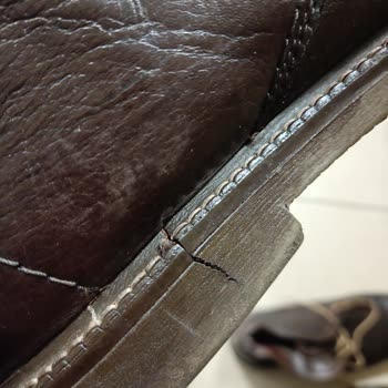 Ünlü Marka Botların Üretim Hatası Ve Yetersiz Müşteri Hizmeti