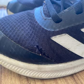 Adidas Ayakkabıda Beklenmedik Açılma Sorunu