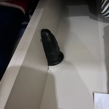 Eksik Vidalar Nedeniyle Kırılan Oturma Grubu