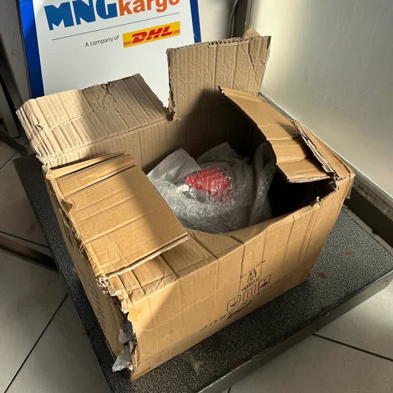 Hasarlı Koli Ve Geciken Kargo Teslimatı Hayal Kırıklığı Yarattı