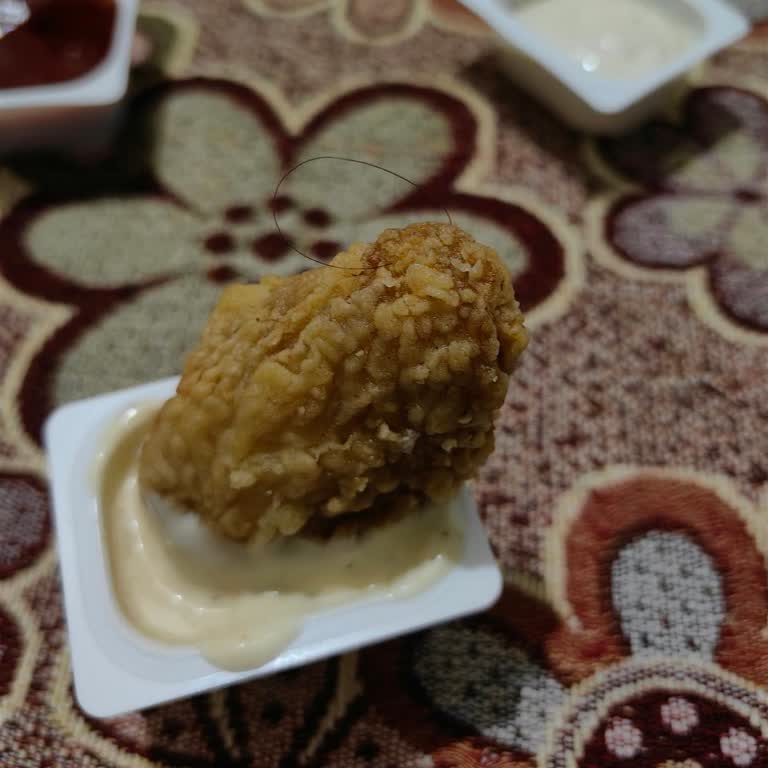 Popeyes Siparişinde Kanat Parçasında Kıl Şoku