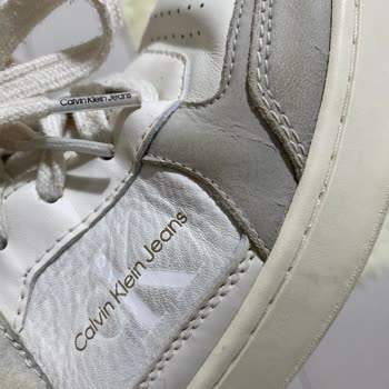 Calvin Klein Ayakkabının Hızla Parçalanması