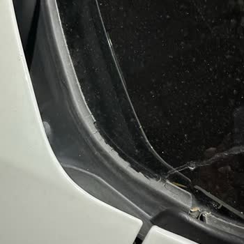 BMW 320ied F30 Araçta Plastik Parçaların Dayanıksızlığı