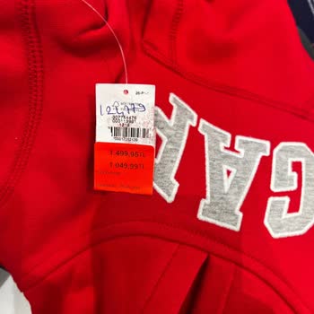 GAP Mağazasında Yanıltıcı Etiket Krizi