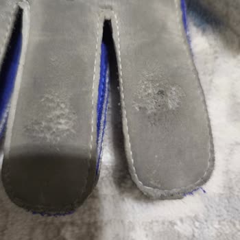 Puma Kaleci Eldiveni Hayal Kırıklığı: Kalitesiz Ürün Ve Yetersiz Destek