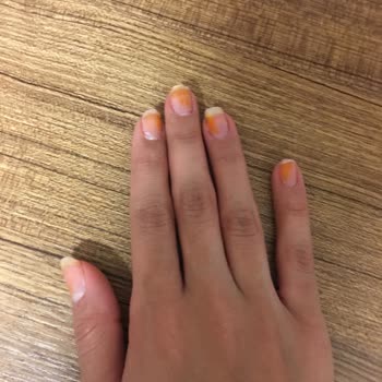 Flormar Kırmızı Oje Tırnakları Turunculaştırıyor!