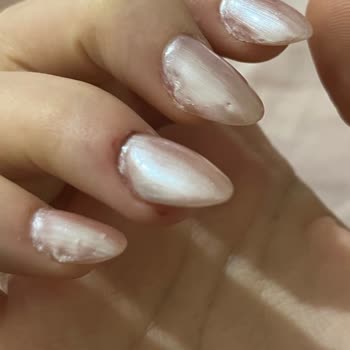 Tuğba Yeşilova Güzellik Salonunda Protez Tırnak Kabusu