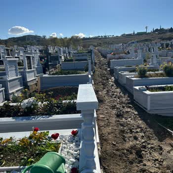 Büyükçekmece Mezarlıkta Çamur Çilesi