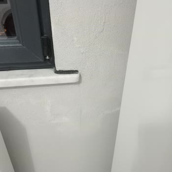 Su Alan Camlar Ve İlgisiz Hizmet