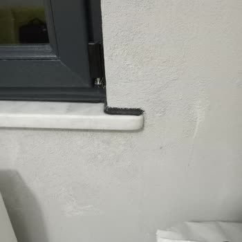 Su Alan Camlar Ve İlgisiz Hizmet