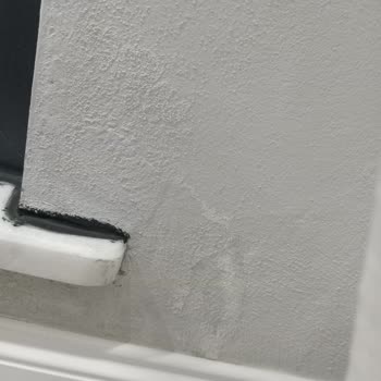 Su Alan Camlar Ve İlgisiz Hizmet