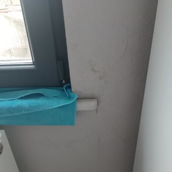 Su Alan Camlar Ve İlgisiz Hizmet