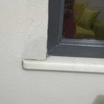 Su Alan Camlar Ve İlgisiz Hizmet