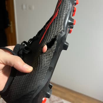 Adidas Kramponların Dayanıklılığı Ve Müşteri Hizmetleri Sorunu