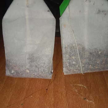 Doğadan Yanlış Bağlanmış İplik Ve Yarım Dolu Çay Poşeti Sorunu