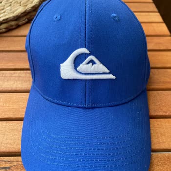 Renk Değiştiren Şapka: Quiksilver Kalite Sorunu