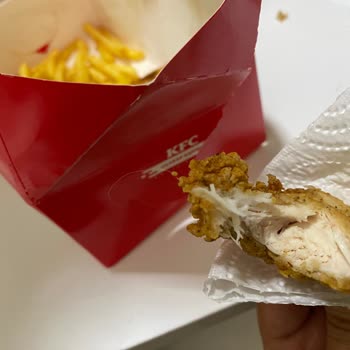 KFC'de Hijyen Skandalı: Tavukta İnsan Saçı!