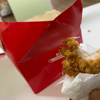 KFC'de Hijyen Skandalı: Tavukta İnsan Saçı!