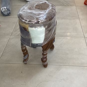 Kırık Sehpa Ve Çözümsüz Bekleyiş