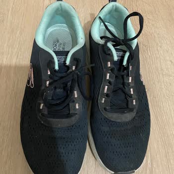Skechers Ayakkabının Tabanı Kum Gibi Döküldü!