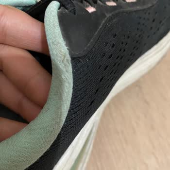 Skechers Ayakkabının Tabanı Kum Gibi Döküldü!