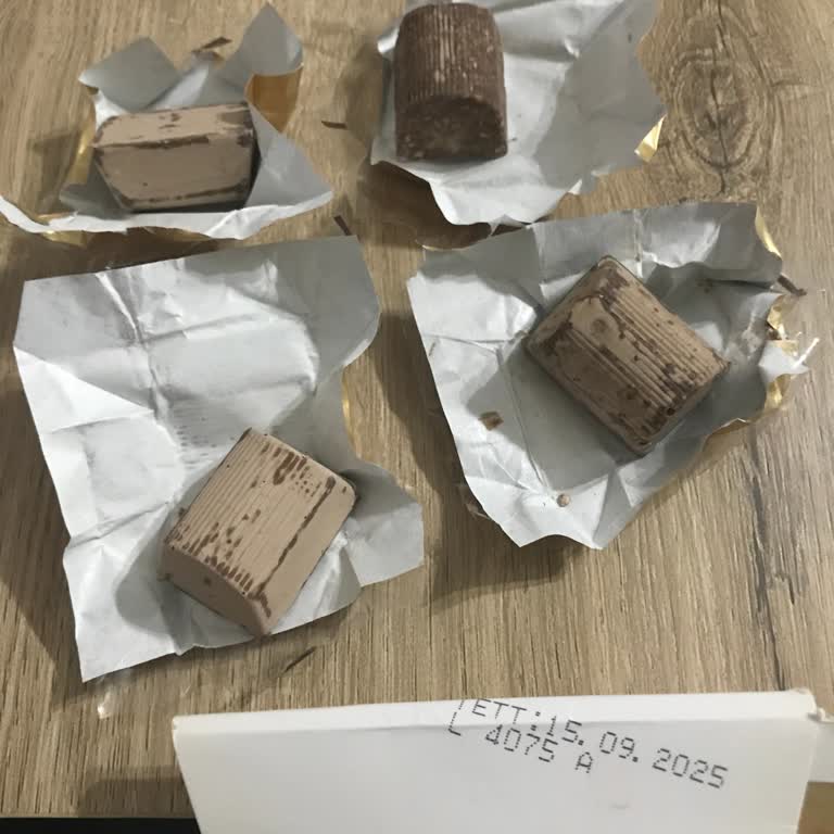 Bozuk Patiswiss Çikolata Ve Kutudan Çıkan Kelebek Şaşkınlığı