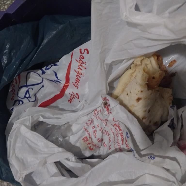 Beylerinbeyi Kebap Salonu Pişmeyen Tavuk Ve İlgisizlik!