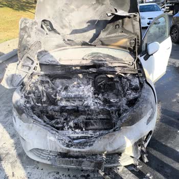 Renault Clio'nun Sebepsiz Yanması Ve Firma Sorumluluğu Kabul Etmiyor