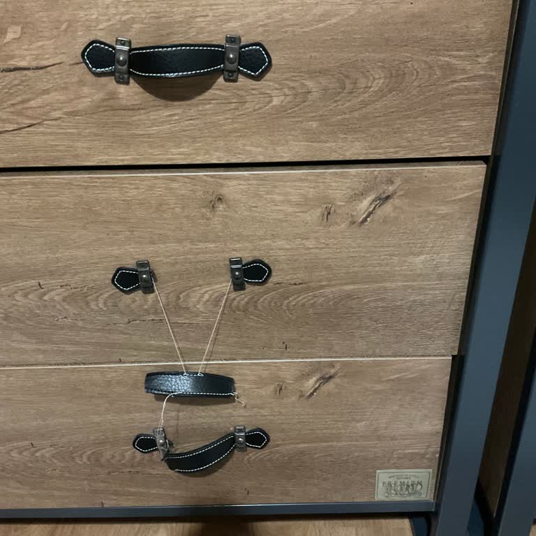 Brooklyn Yatak Odası Takımında Kulplar Sorun Çıkarıyor