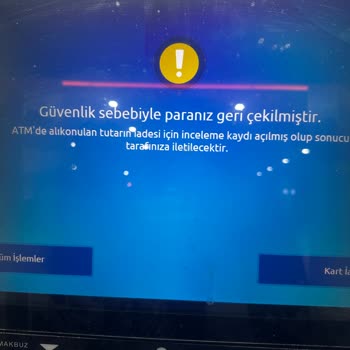 ATM'de Sıkışan Para Ve Yetersiz Destek