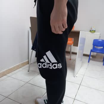 Adidas Eşofman Altında Kalitesiz Kumaş Sorunu